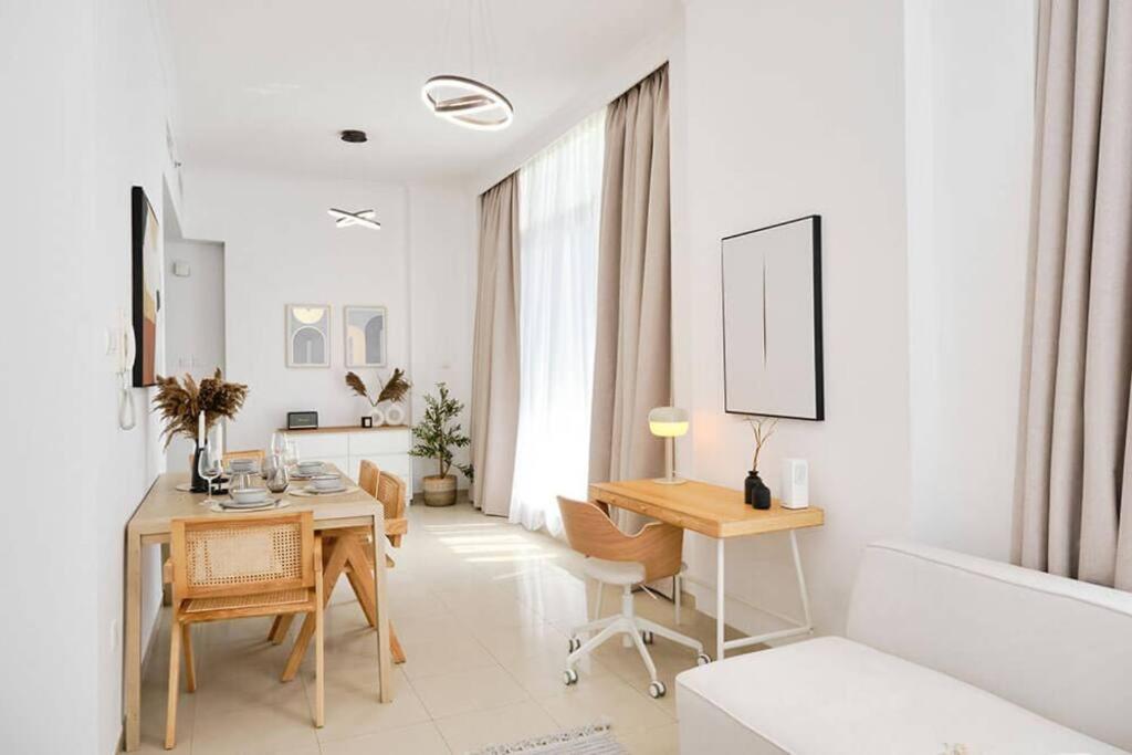 Apartment Modern 1-bedroom In Marina Botanica Tower *