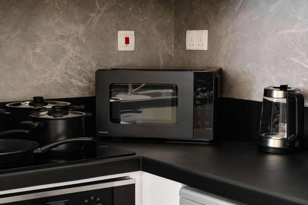 Modern 1-bedroom In Marina Botanica Tower Apartment Dubai